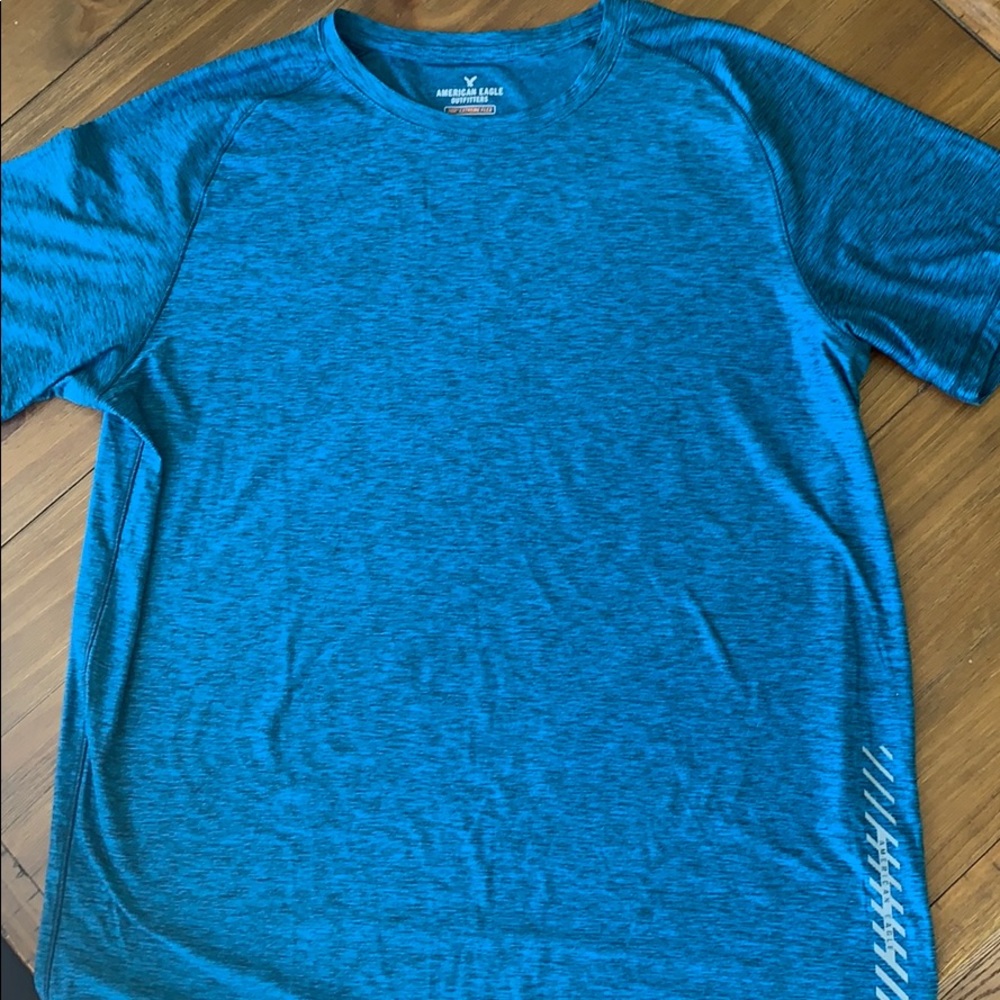 American Eagle Outfitters 360 Extreme Flex T Shirt